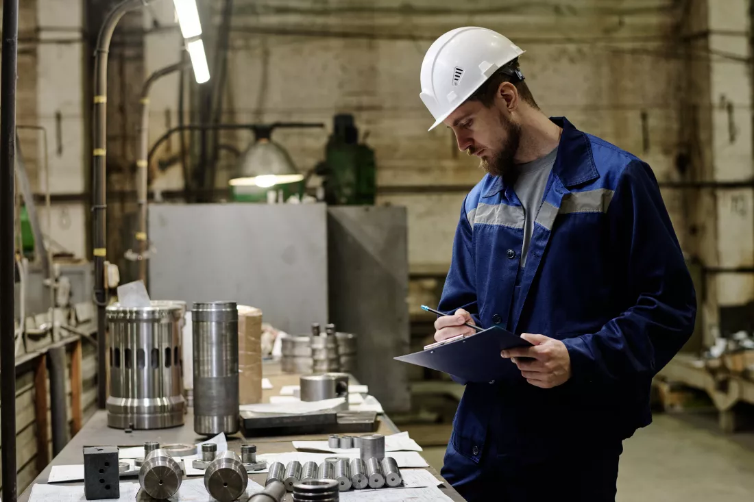 Inżynier jakości produktów przemysłowychv